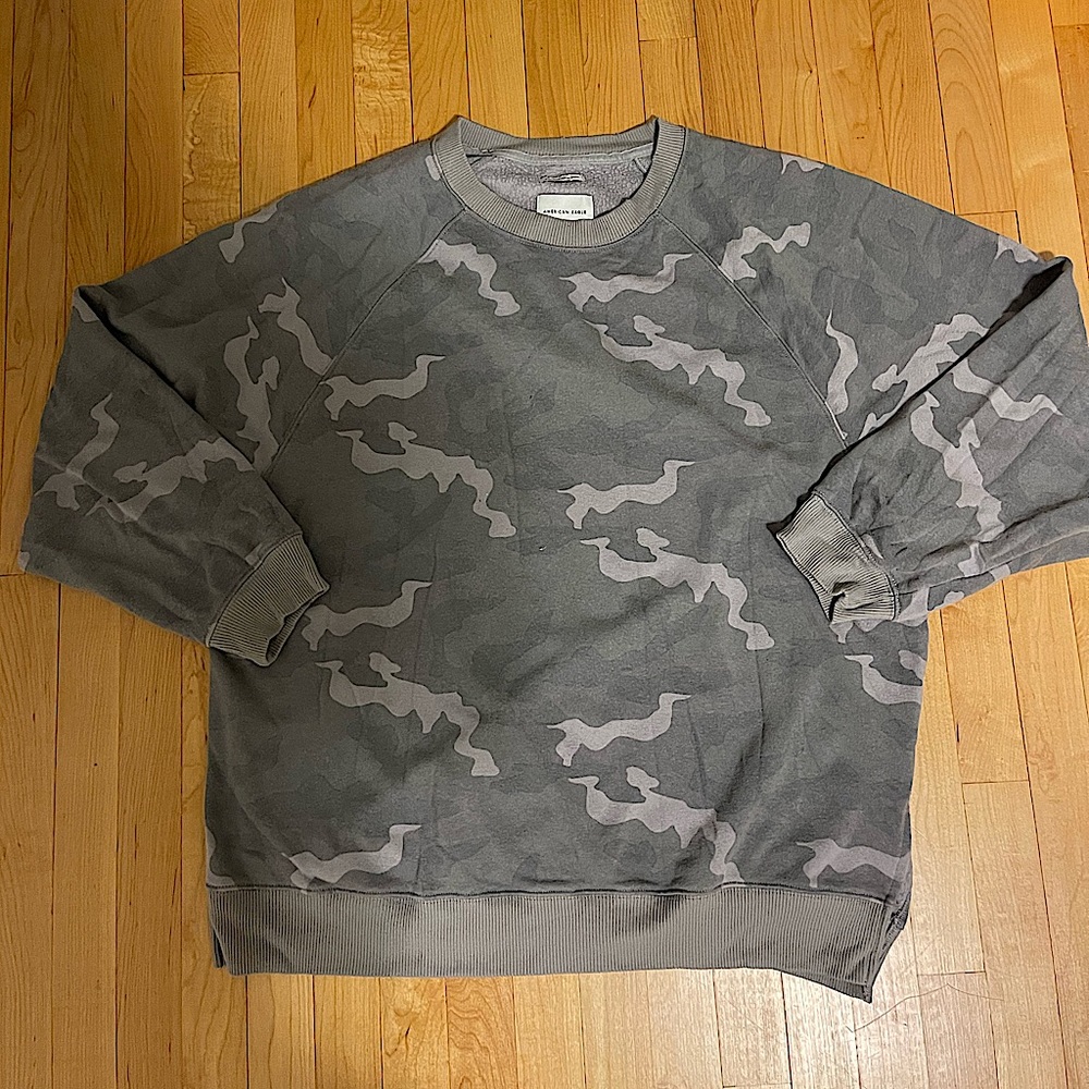 American eagle crew neck camo sweater